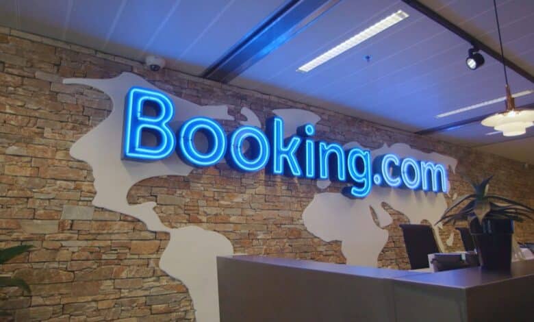 bookingcom        
        <figure class=